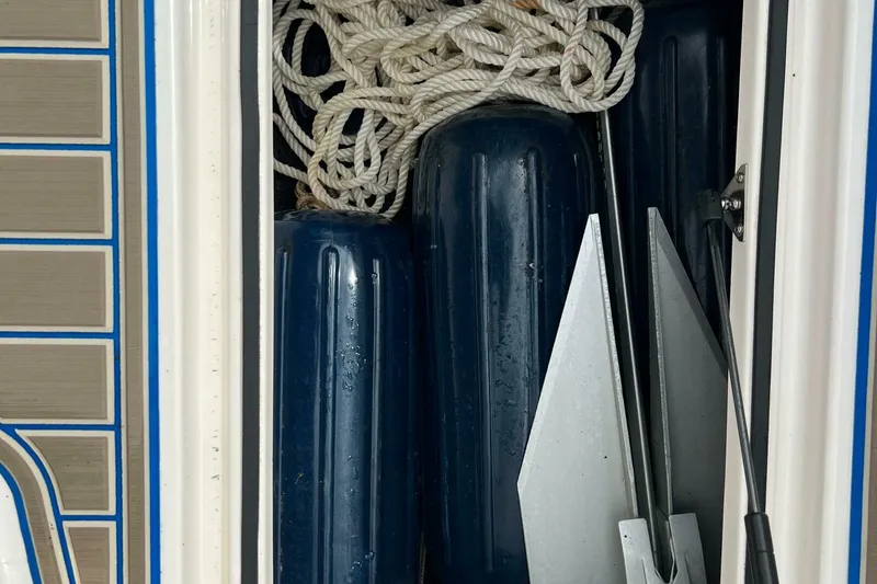 Slide: The Image of Regal 3300 Bowrider 2020 - 5003203