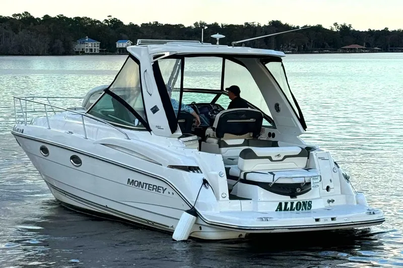 Slide: The Image of Monterey 320 Sport Yacht 2014 - 5003770