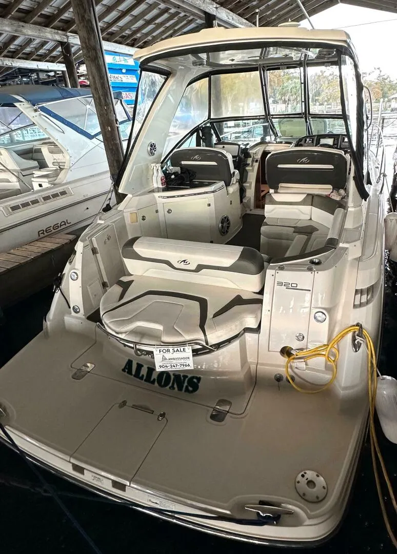 Slide: The Image of Monterey 320 Sport Yacht 2014 - 5003930