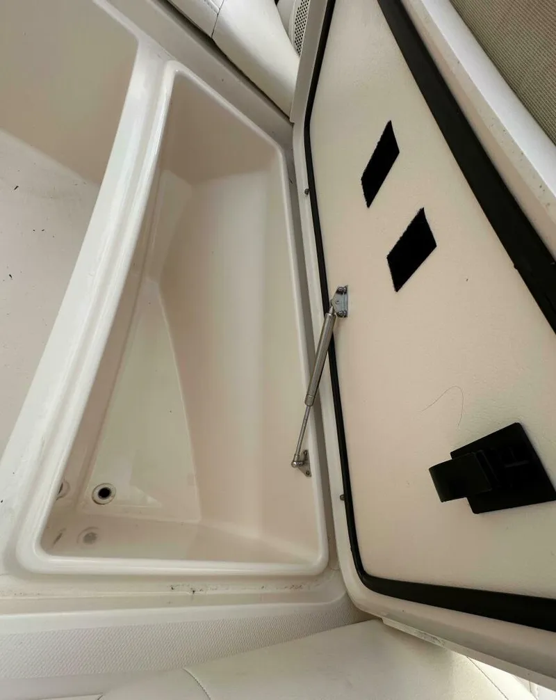 Slide: The Image of Grady-White Fisherman 216 2018 - 5004102