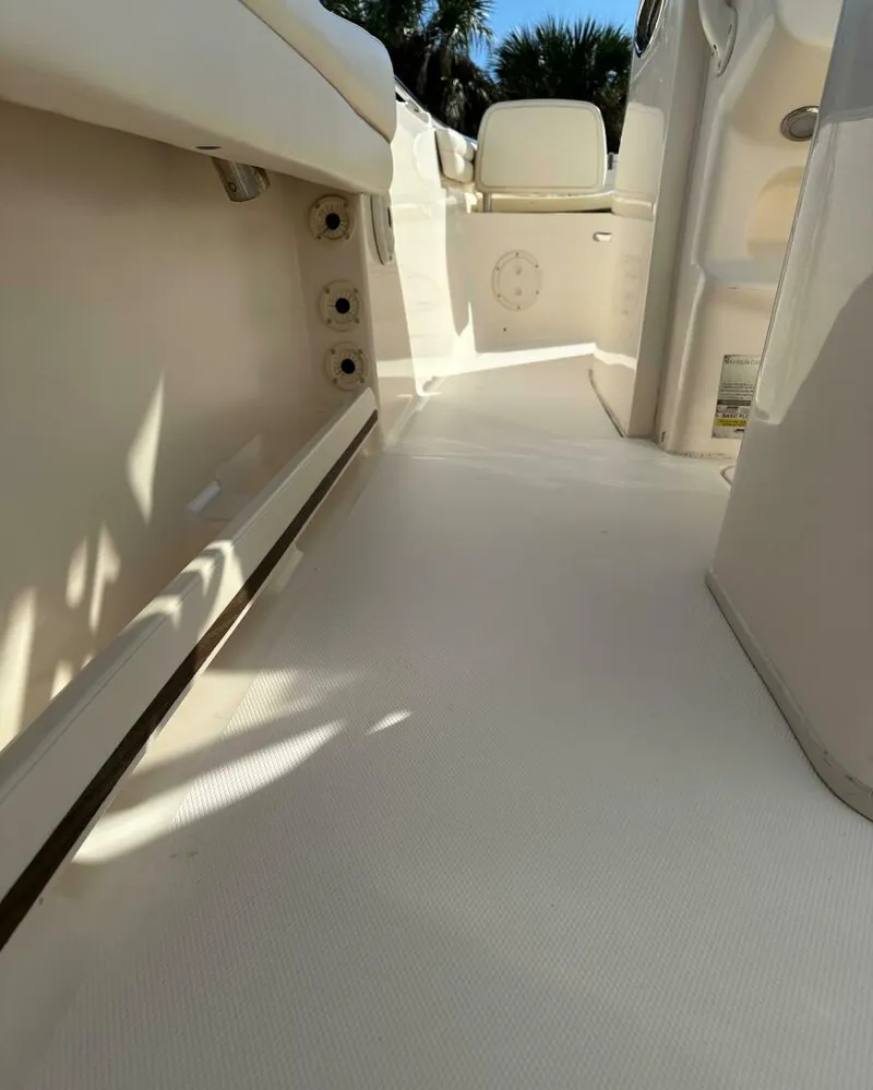 Slide: The Image of Grady-White Fisherman 216 2018 - 5004165