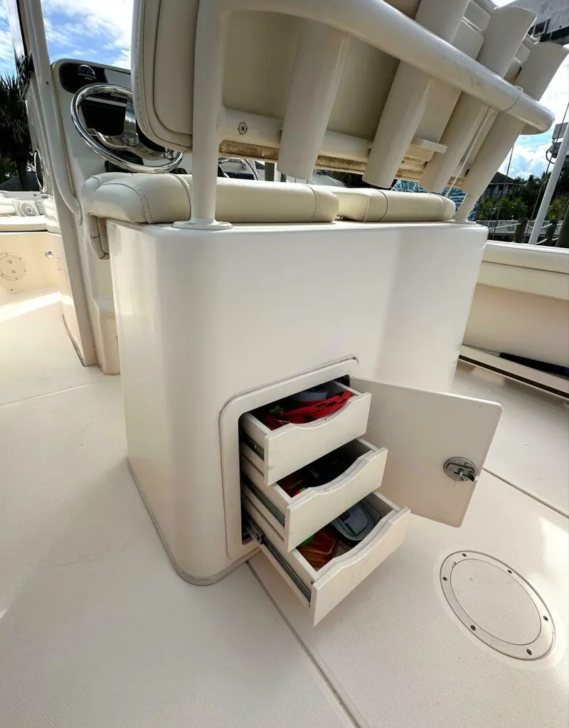 Slide: The Image of Grady-White Fisherman 216 2018 - 5004170