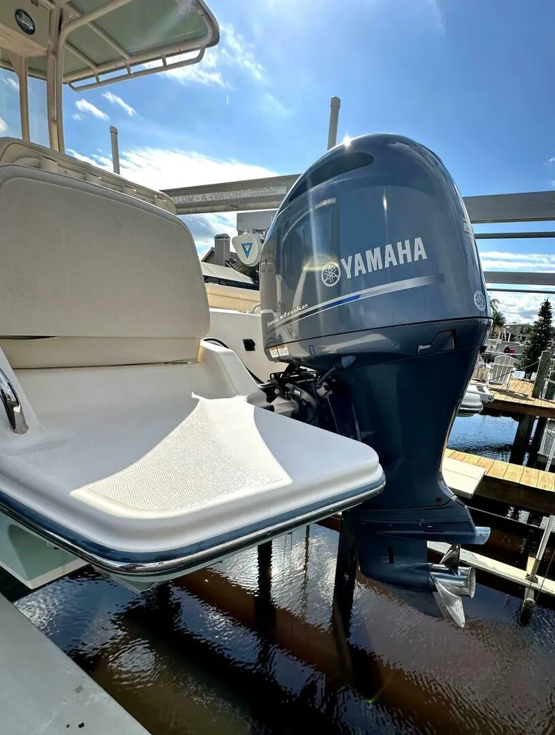 Slide: The Image of Grady-White Fisherman 216 2018 - 5003952