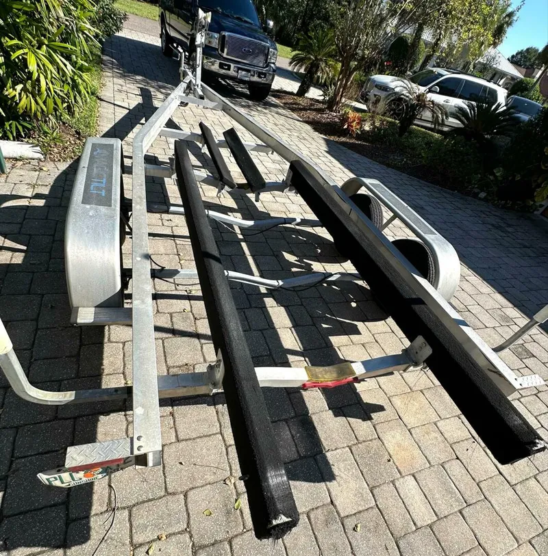 Slide: The Image of Grady-White Fisherman 216 2018 - 5003956