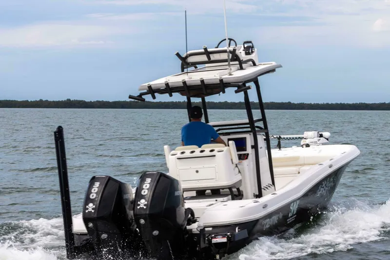 Slide: The Image of Caymas 281HB Center Console 2022 - 5004504