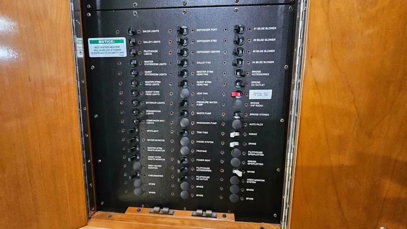 Slide: The Image of Carver 450 Voyager Pilothouse 2000 - 5005406