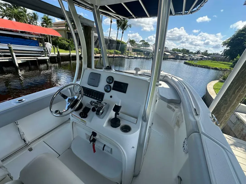 Slide: The Image of Boston Whaler 220 Outrage 2010 - 5006207
