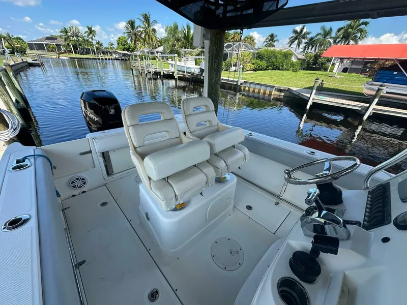 Slide: The Image of Boston Whaler 220 Outrage 2010 - 5006208