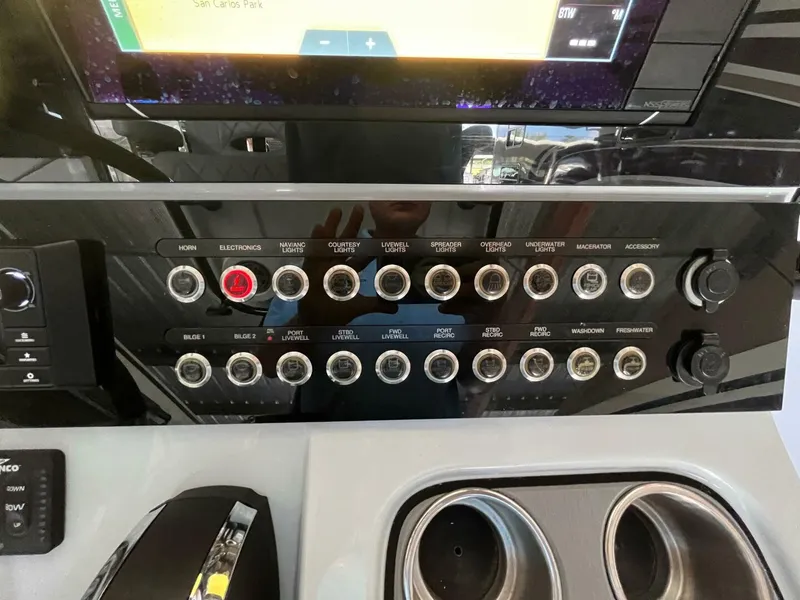 Slide: The Image of Blazer Bay 2700 Hybrid Bay 2022 - 5006574