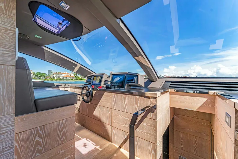 Slide: The Image of Astondoa 80 GLX 2016 - 5006802