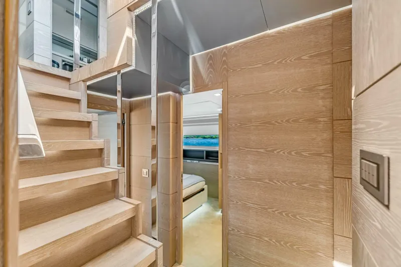 Slide: The Image of Astondoa 80 GLX 2016 - 5006810