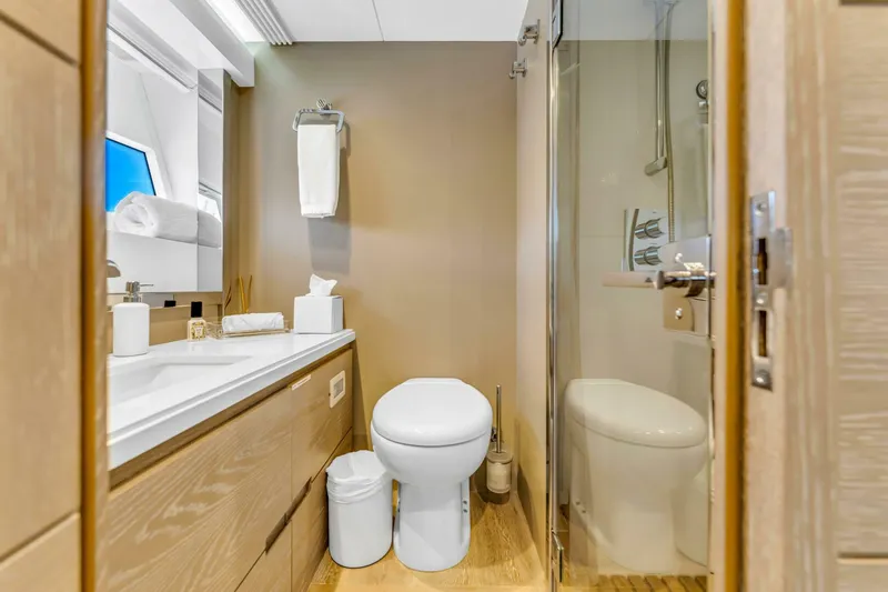 Slide: The Image of Astondoa 80 GLX 2016 - 5006830