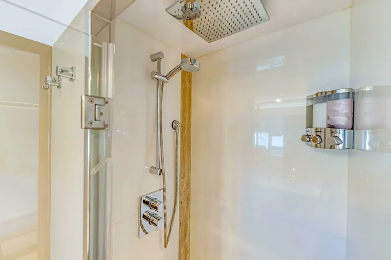 Slide: The Image of Astondoa 80 GLX 2016 - 5006832