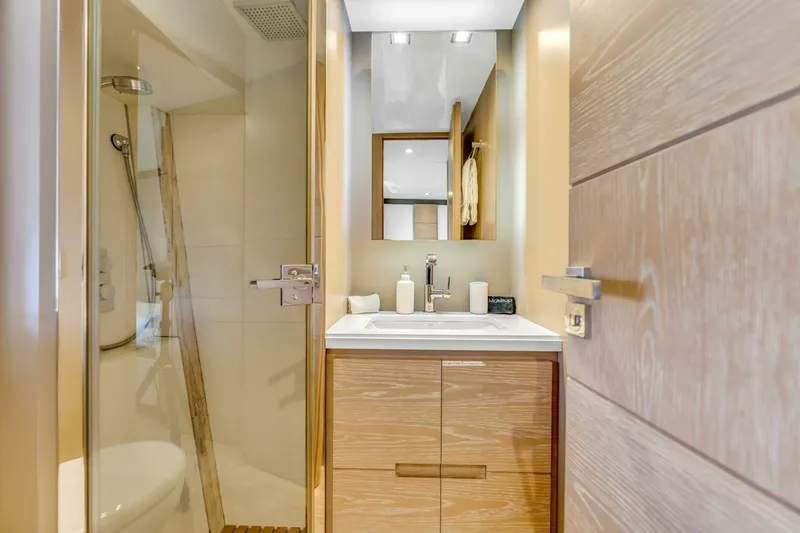 Slide: The Image of Astondoa 80 GLX 2016 - 5006837