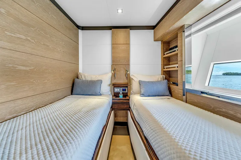 Slide: The Image of Astondoa 80 GLX 2016 - 5006839