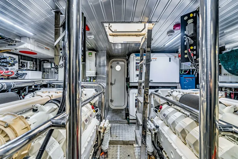 Slide: The Image of Astondoa 80 GLX 2016 - 5006841