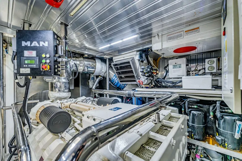 Slide: The Image of Astondoa 80 GLX 2016 - 5006842