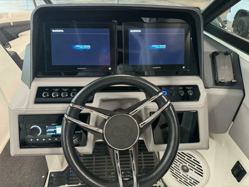 Slide: The Image of Cobalt R6 Outboard 2021 - 5007100