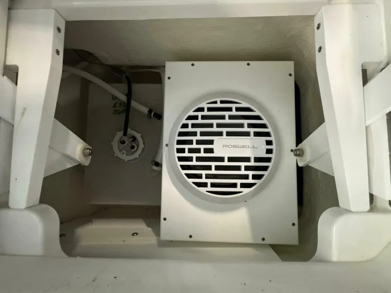 Slide: The Image of Cobalt R6 Outboard 2021 - 5007103