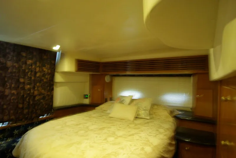 Slide: The Image of Carver 444 Cockpit Motoryacht 2001 - 5007906