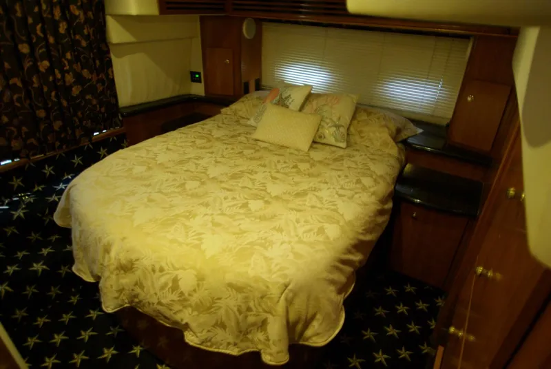 Slide: The Image of Carver 444 Cockpit Motoryacht 2001 - 5007937