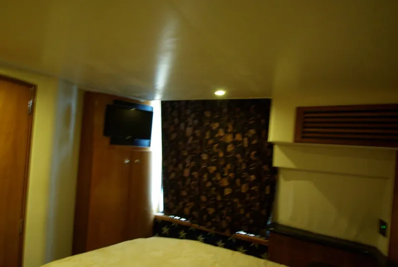 Slide: The Image of Carver 444 Cockpit Motoryacht 2001 - 5007938