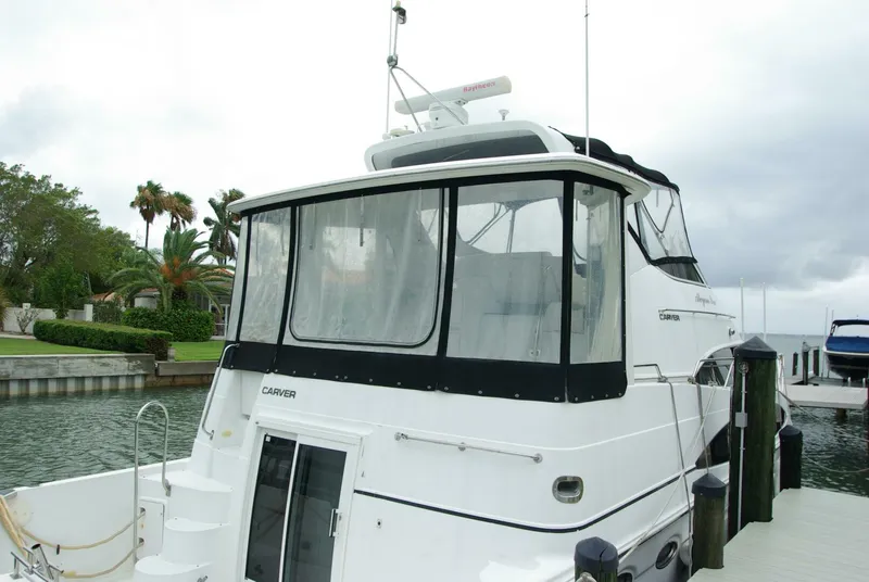 Slide: The Image of Carver 444 Cockpit Motoryacht 2001 - 5007990