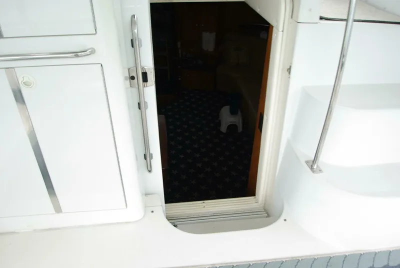 Slide: The Image of Carver 444 Cockpit Motoryacht 2001 - 5008004