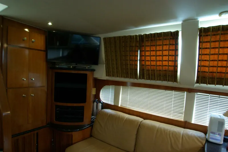 Slide: The Image of Carver 444 Cockpit Motoryacht 2001 - 5007903