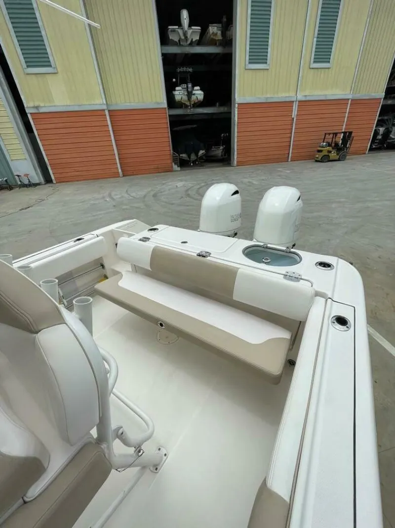 Slide: The Image of Robalo R242 Center Console 2019 - 5012463