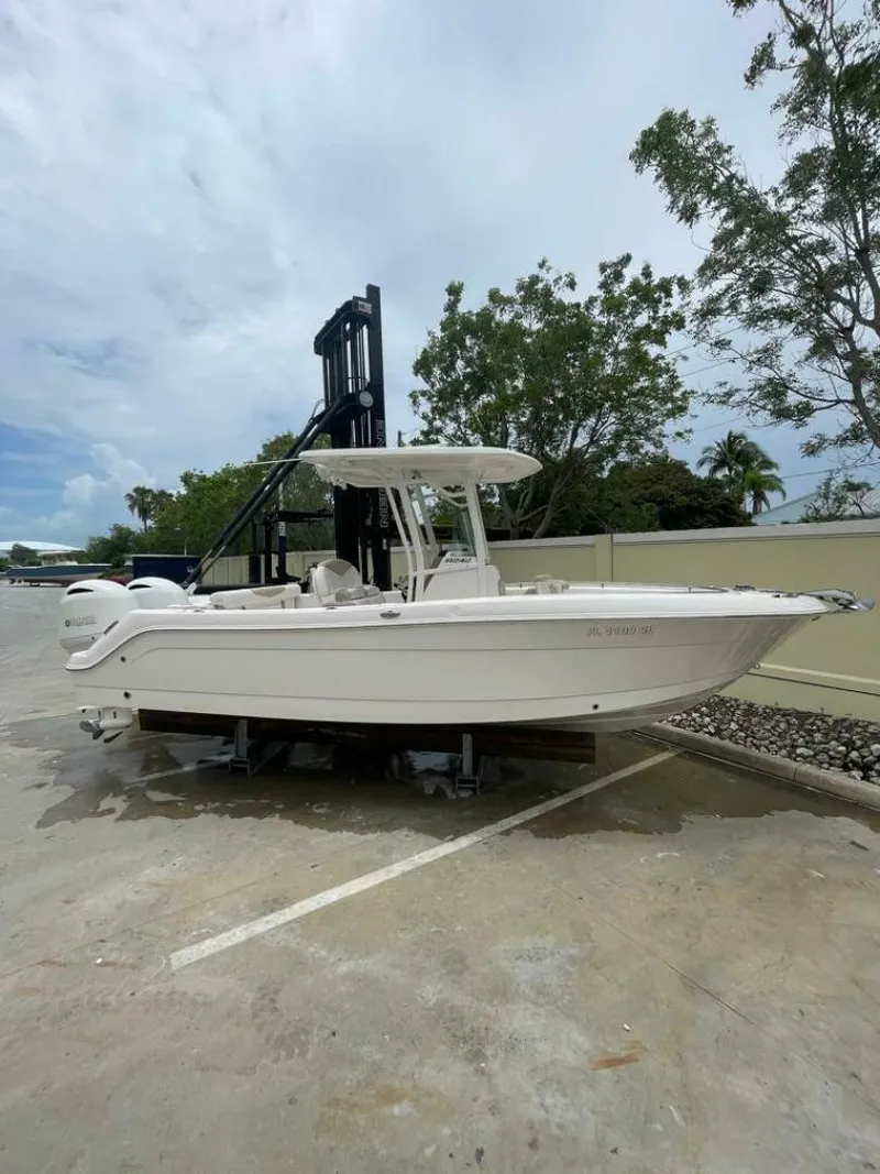 Slide: The Image of Robalo R242 Center Console 2019 - 5012452