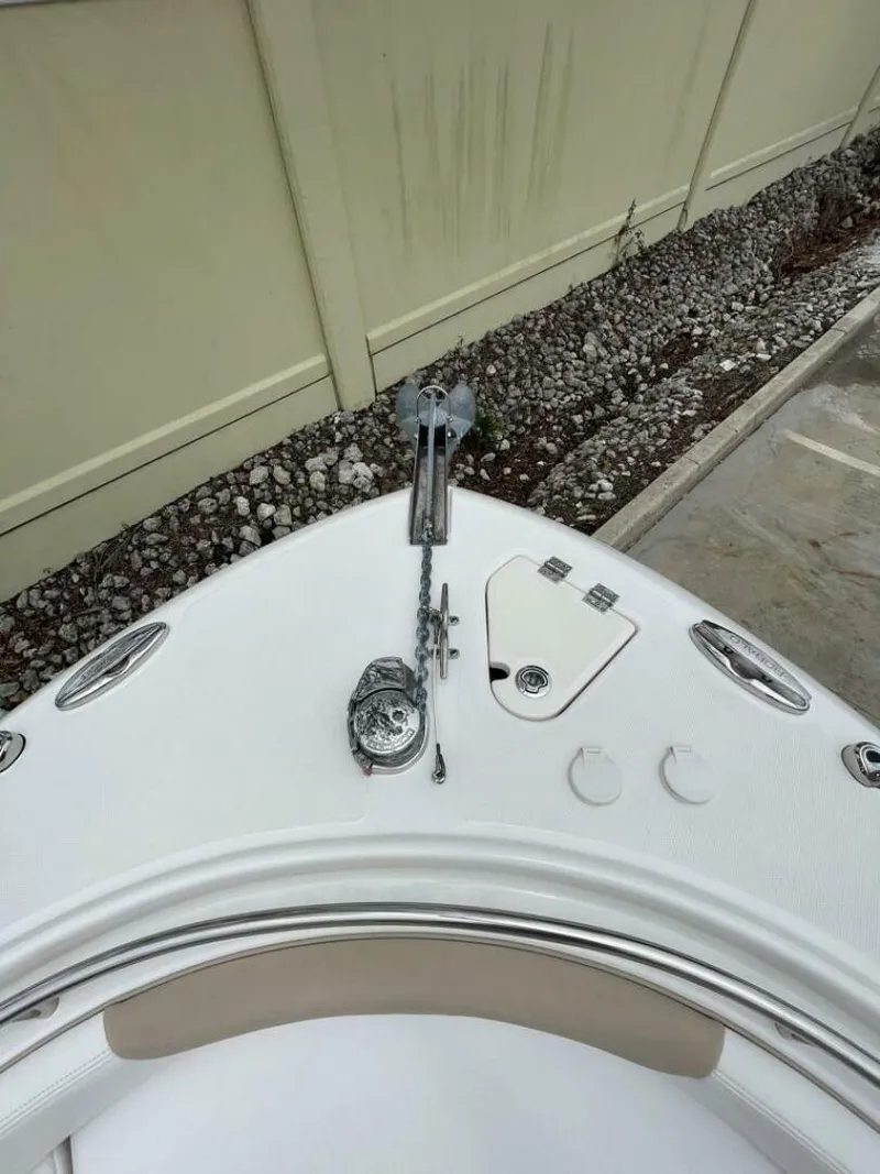 Slide: The Image of Robalo R242 Center Console 2019 - 5012472