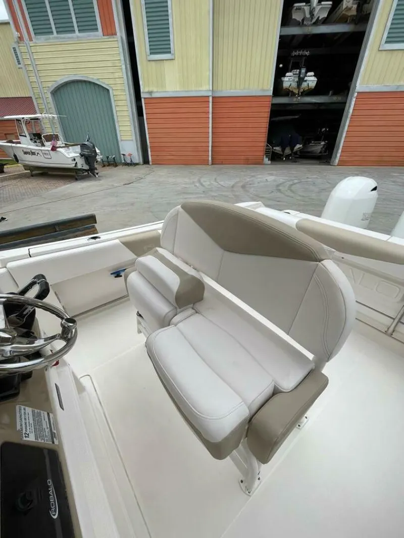 Slide: The Image of Robalo R242 Center Console 2019 - 5012473