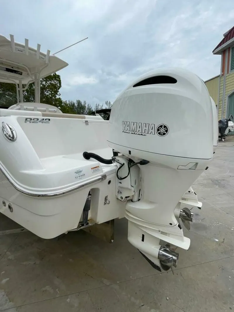 Slide: The Image of Robalo R242 Center Console 2019 - 5012459