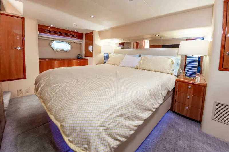 Slide: The Image of Hatteras 64 Enclosed Bridge 2008 - 4999984