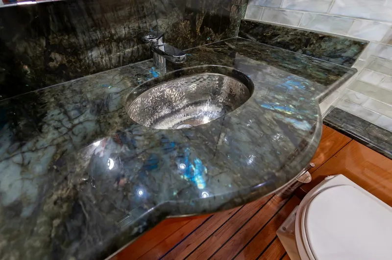 Slide: The Image of Hatteras 64 Enclosed Bridge 2008 - 4999998