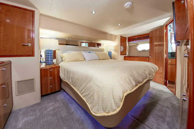 Slide: The Image of Hatteras 64 Enclosed Bridge 2008 - 4999901