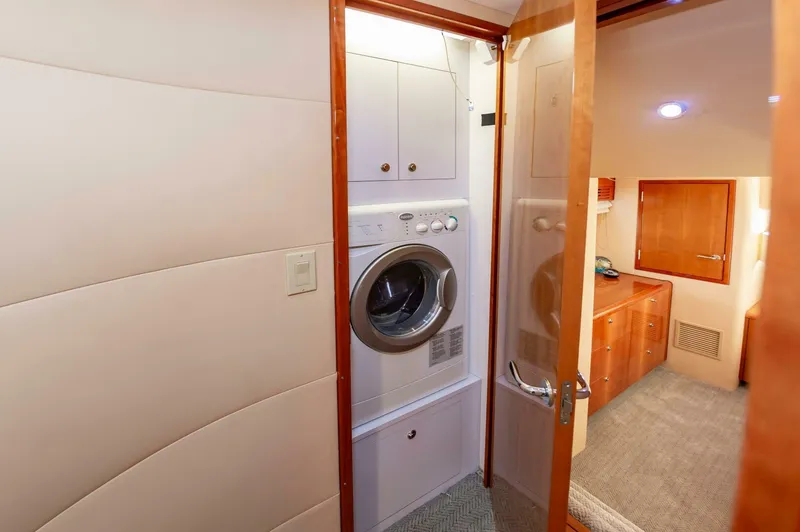 Slide: The Image of Hatteras 64 Enclosed Bridge 2008 - 5000002