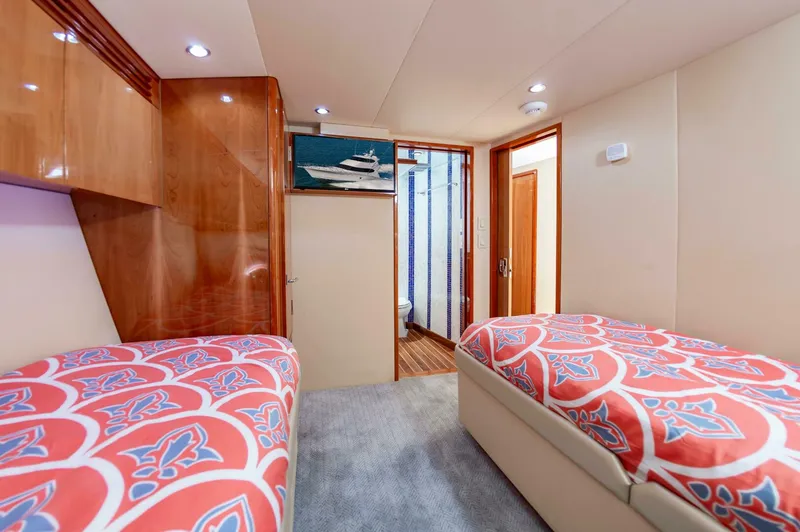 Slide: The Image of Hatteras 64 Enclosed Bridge 2008 - 5000006