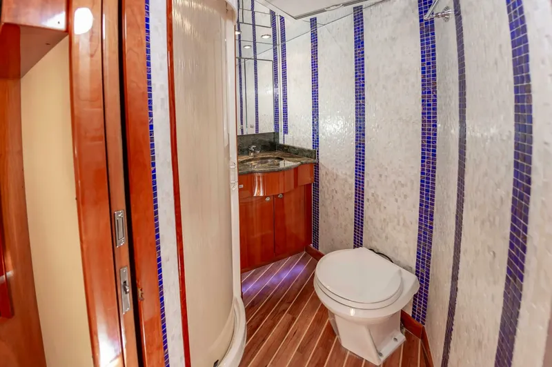 Slide: The Image of Hatteras 64 Enclosed Bridge 2008 - 5000008