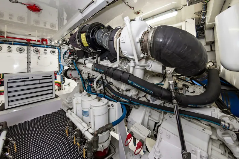 Slide: The Image of Hatteras 64 Enclosed Bridge 2008 - 5000028