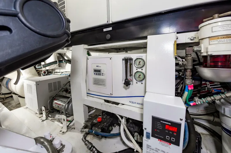 Slide: The Image of Hatteras 64 Enclosed Bridge 2008 - 5000046