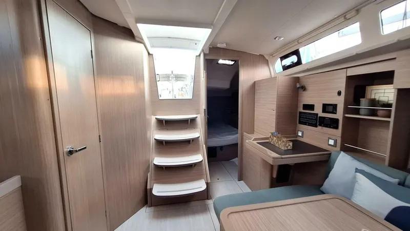Slide: The Image of Beneteau Oceanis 37.1 Electric - 5849781