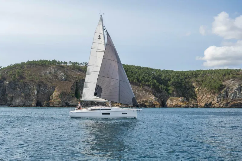 Slide: The Image of Beneteau Oceanis 37.1 Electric - 5849852