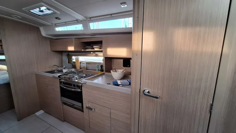 Slide: The Image of Beneteau Oceanis 37.1 Electric - 5849779