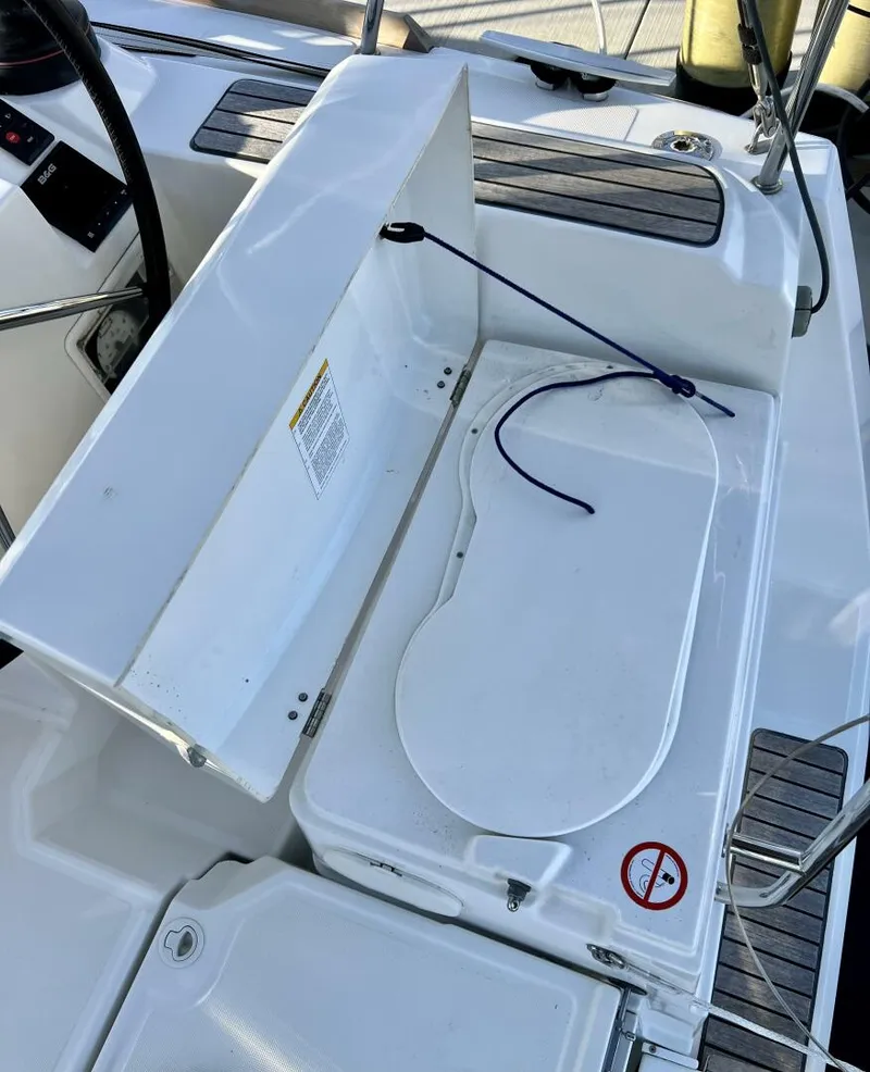 Slide: The Image of Jeanneau 379 2013 - 5003795