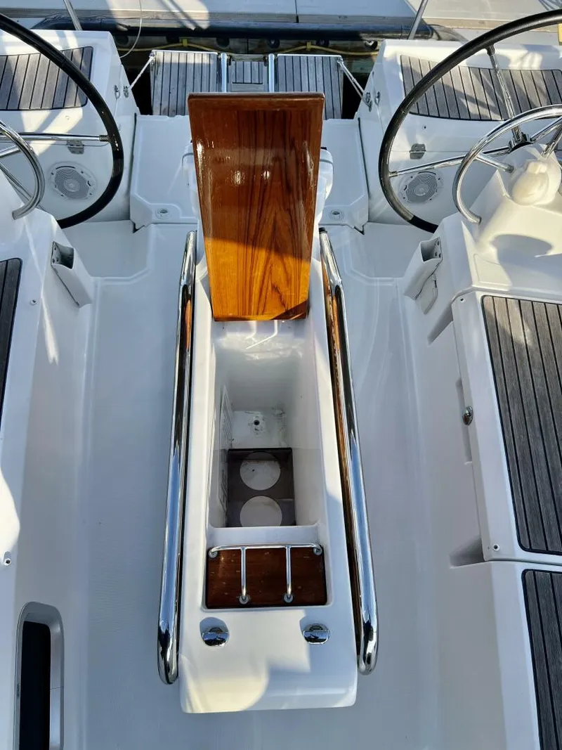 Slide: The Image of Jeanneau 379 2013 - 5003796