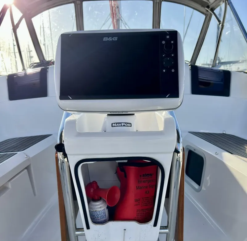 Slide: The Image of Jeanneau 379 2013 - 5003800