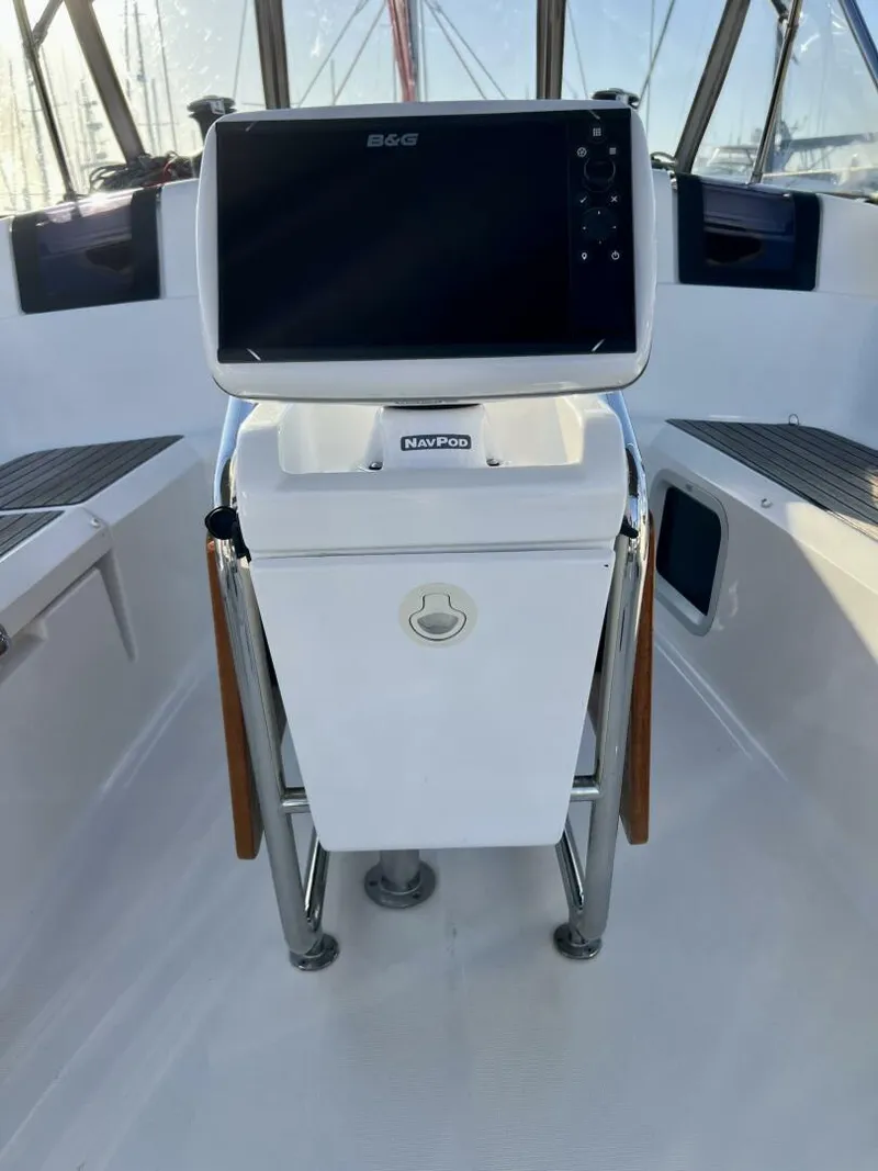 Slide: The Image of Jeanneau 379 2013 - 5003801