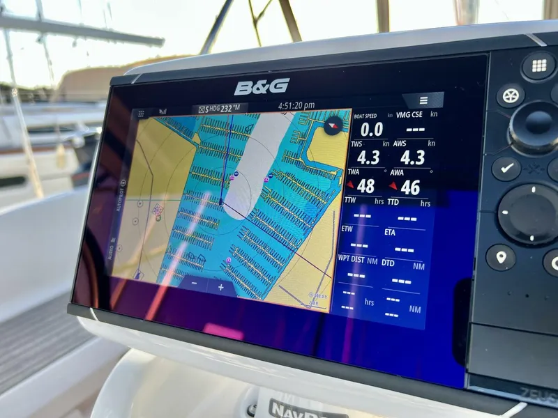 Slide: The Image of Jeanneau 379 2013 - 5003805